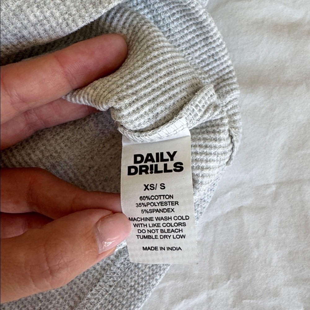 Daily Drills Light Grey Cropped Thermal in XS/S - Picture 4 of 4